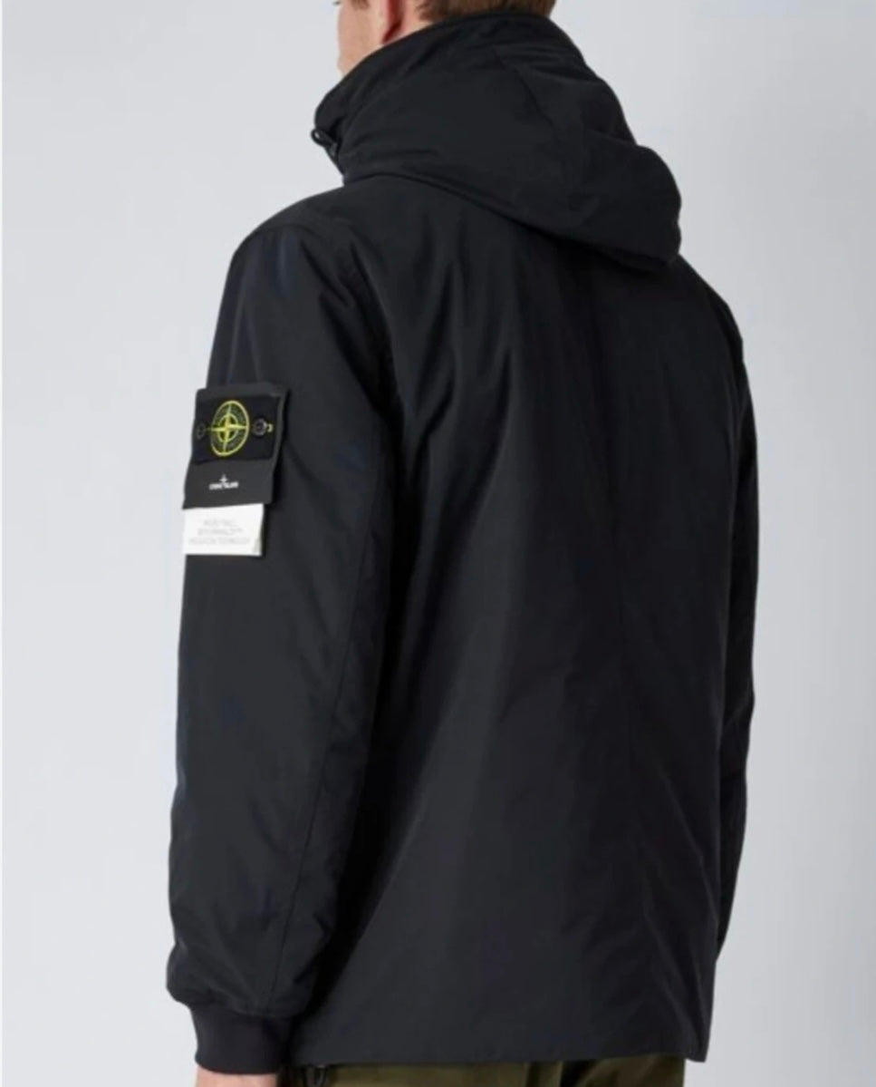 [正規品][新品] STONE ISLAND メンズ マイクロツイル プリマロフト フード付パディングジャケット ブラック (サイズXL)
