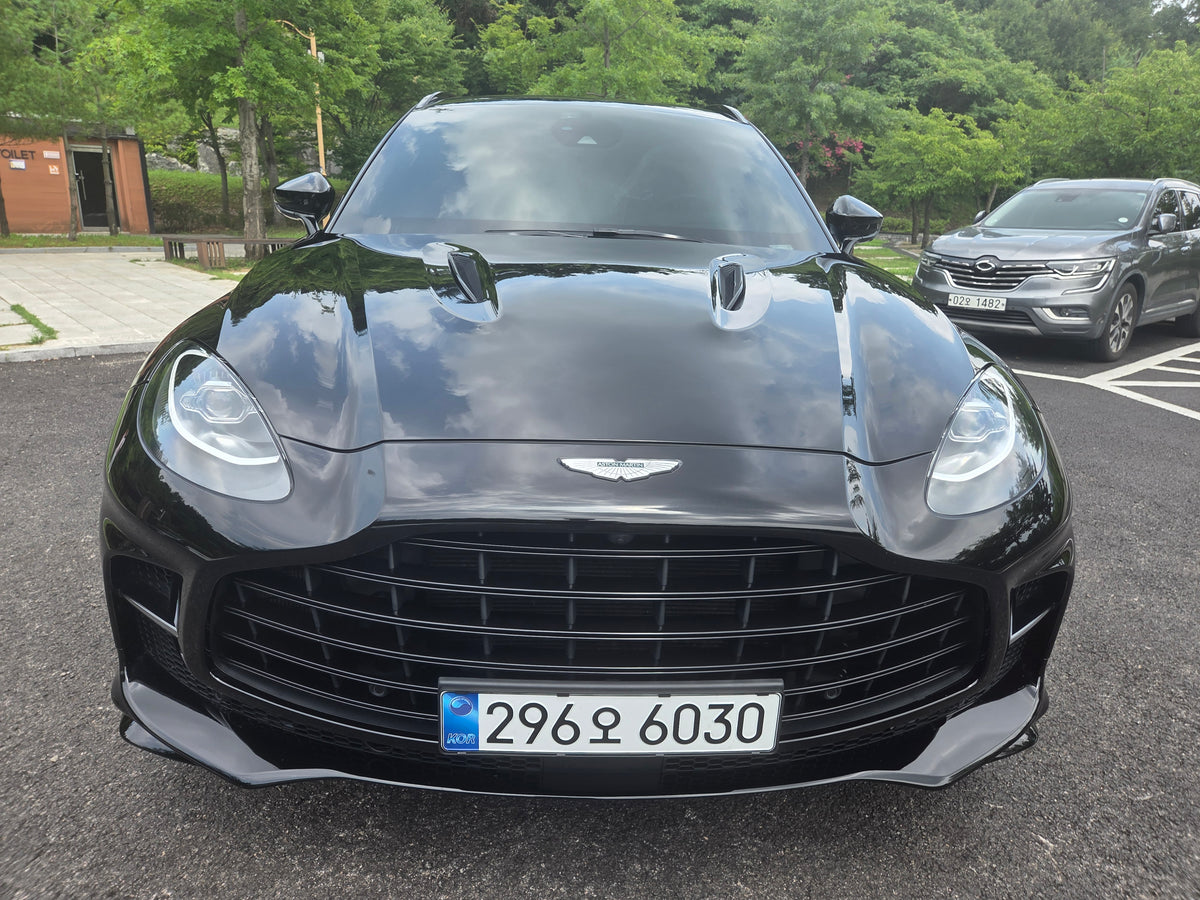 [정식출고] 애스턴마틴 DBX707 4.0 V8 AWD | 707PS | 23인치 포지드 휠 | 카본 세라믹 브레이크 | 7,400kmkm