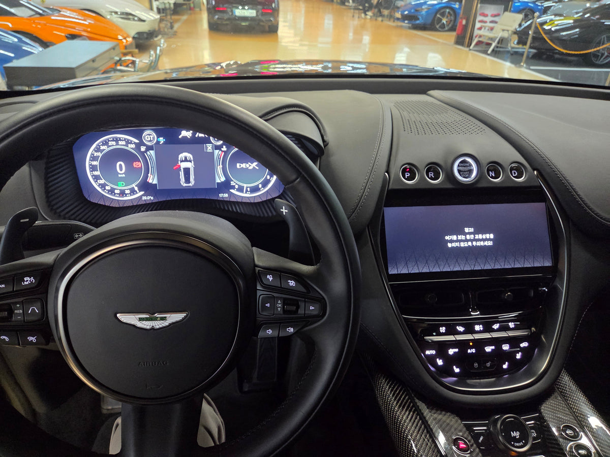 [정식출고] 애스턴마틴 DBX707 4.0 V8 AWD | 707PS | 23인치 포지드 휠 | 카본 세라믹 브레이크 | 7,400kmkm