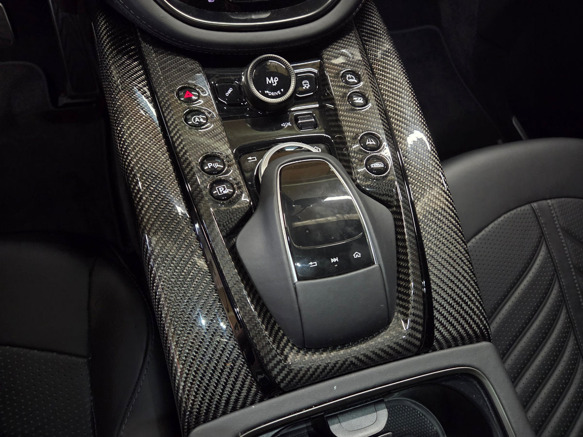 [정식출고] 애스턴마틴 DBX707 4.0 V8 AWD | 707PS | 23인치 포지드 휠 | 카본 세라믹 브레이크 | 7,400kmkm